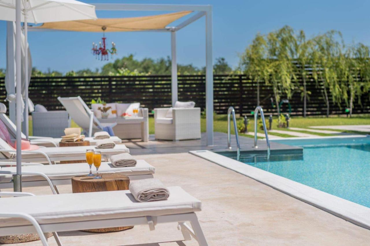 Madini Luxury Villa With Private Heated Pool Vanato Exterior photo