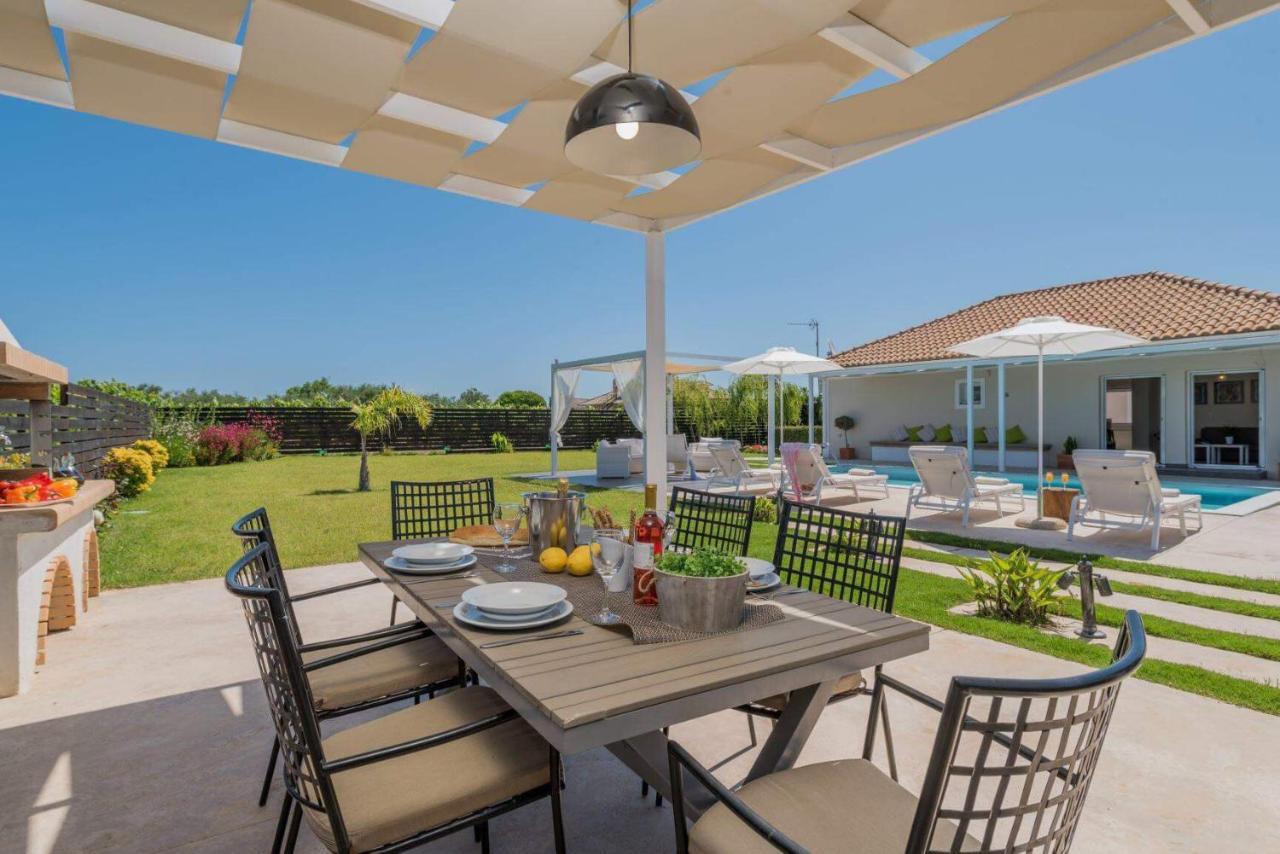 Madini Luxury Villa With Private Heated Pool Vanato Exterior photo
