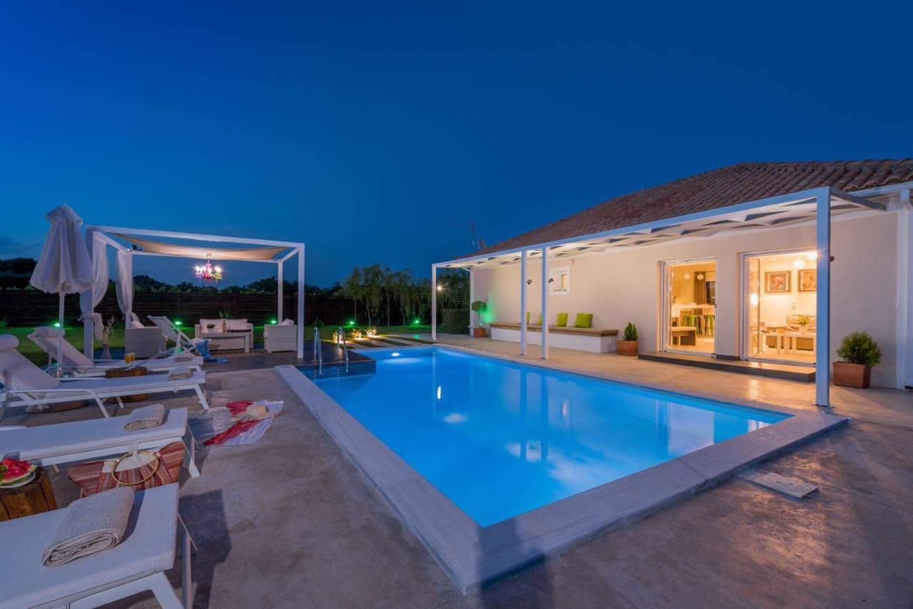 Madini Luxury Villa With Private Heated Pool Vanato Exterior photo